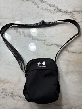 Under Armour Black Men's Sling Crossbody Bag with Logo Strap
